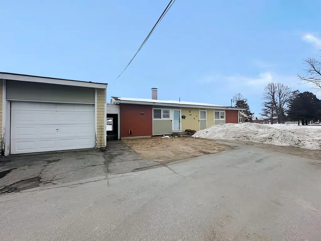 1253 Union Street Bangor ME 04401