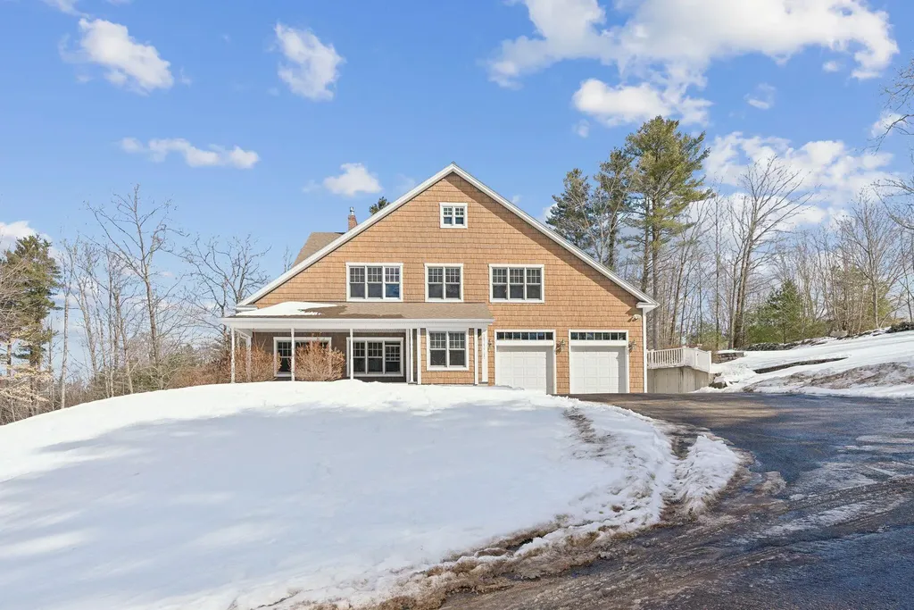 19 Amos Court Lewiston ME 04240