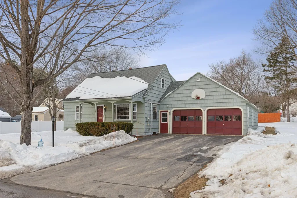 12 Sunset Court Auburn ME 04210