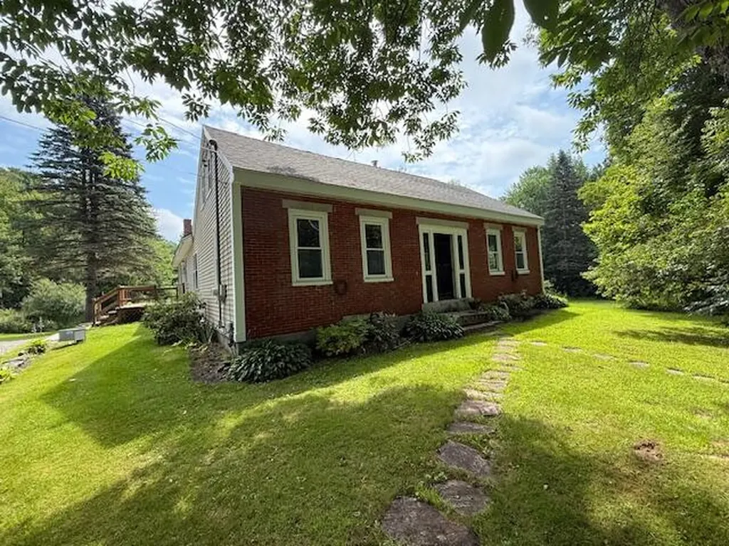 170 Hathaway Road Winthrop ME 04364