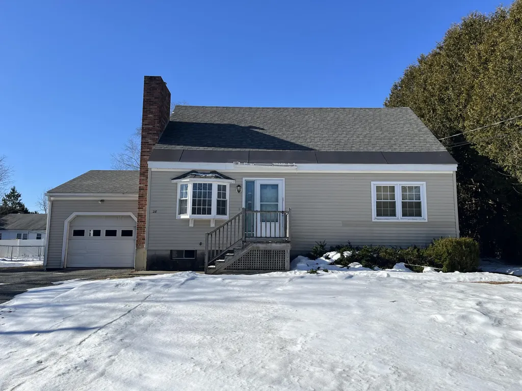 28 N Riverside Drive Waterville ME 04901