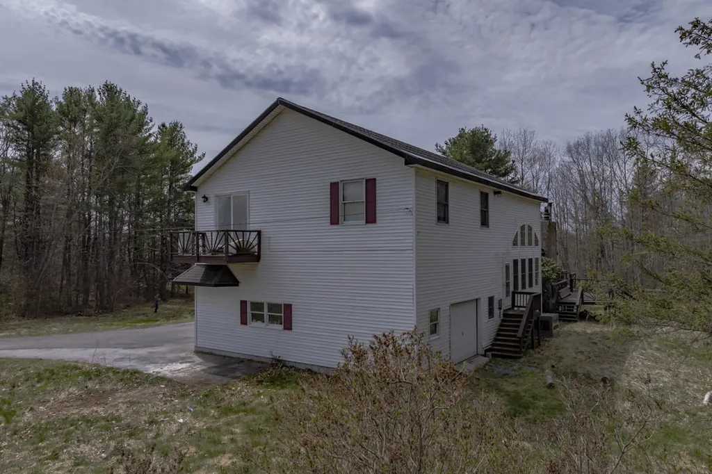 20 Lakeman Lane Eddington ME 04428