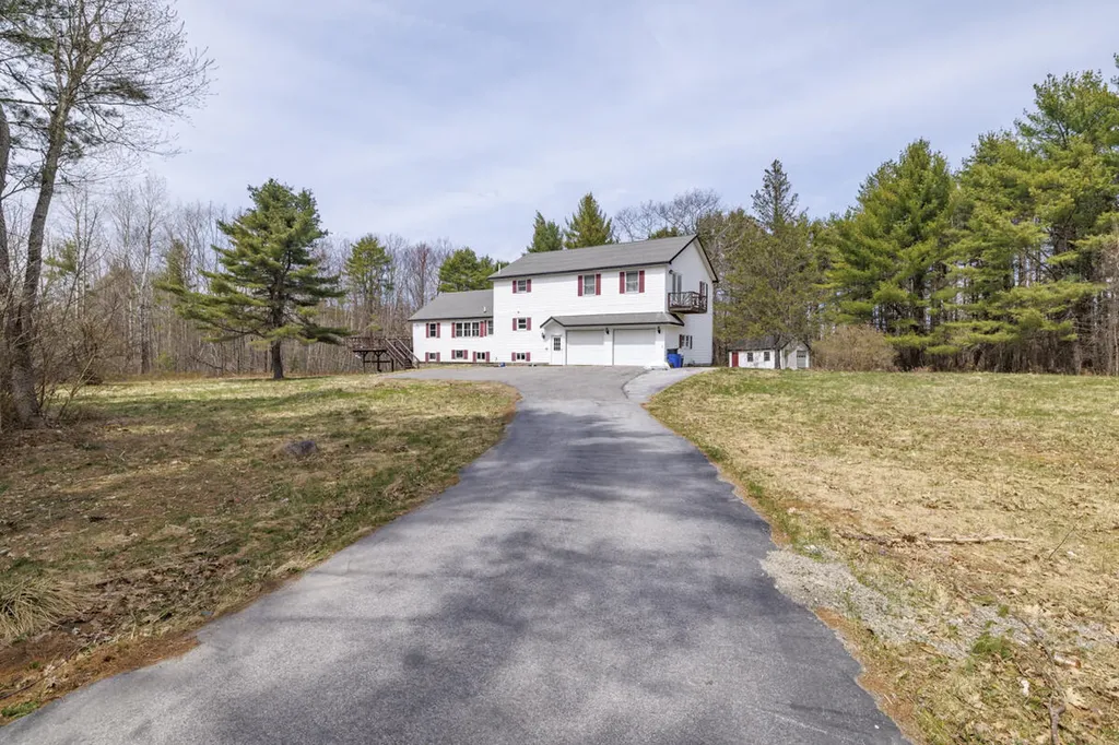 20 Lakeman Lane Eddington ME 04428