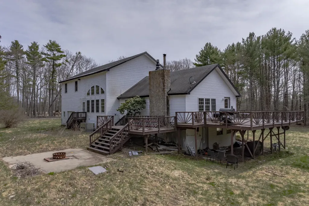 20 Lakeman Lane Eddington ME 04428