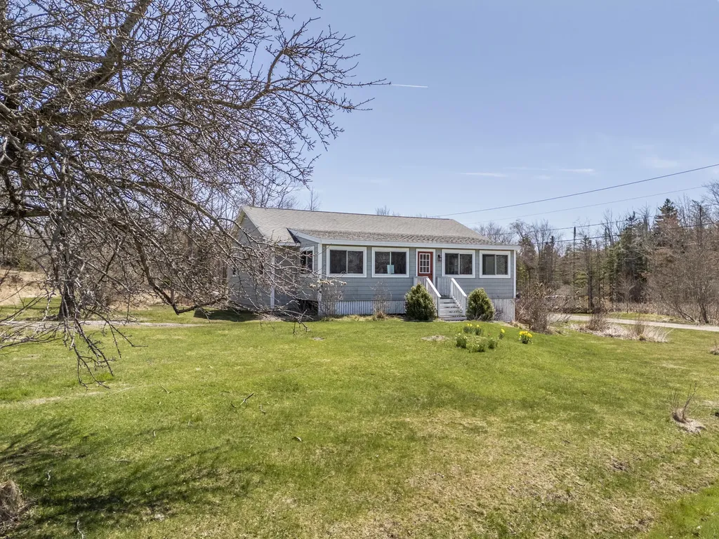 629 Fern Avenue Long Island ME 04050