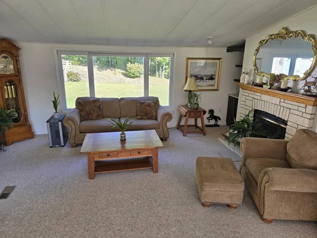 160 Maple Lane Poland ME 04274