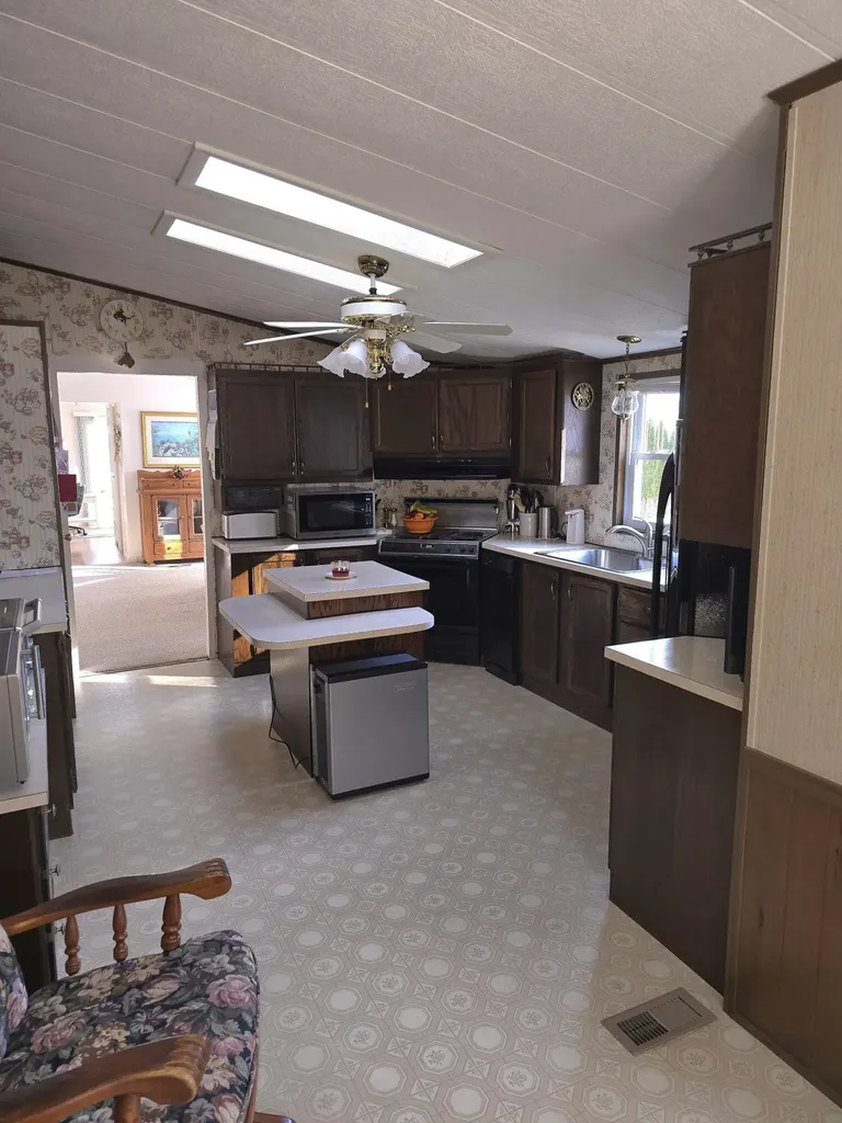 160 Maple Lane Poland ME 04274