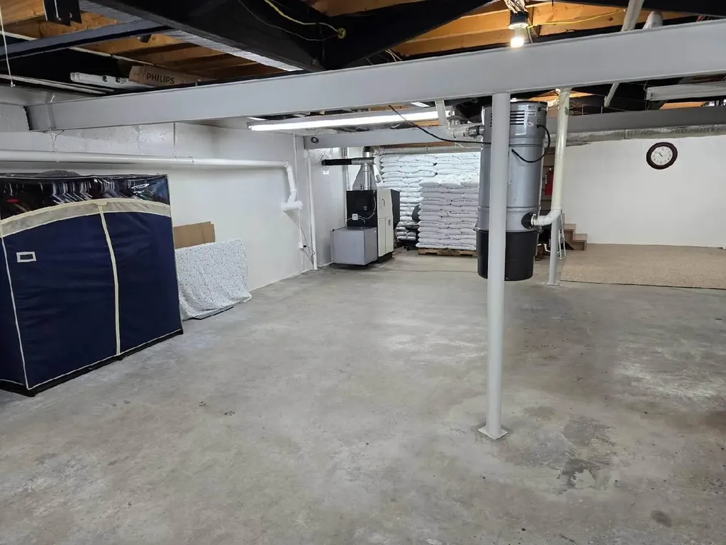 160 Maple Lane Poland ME 04274