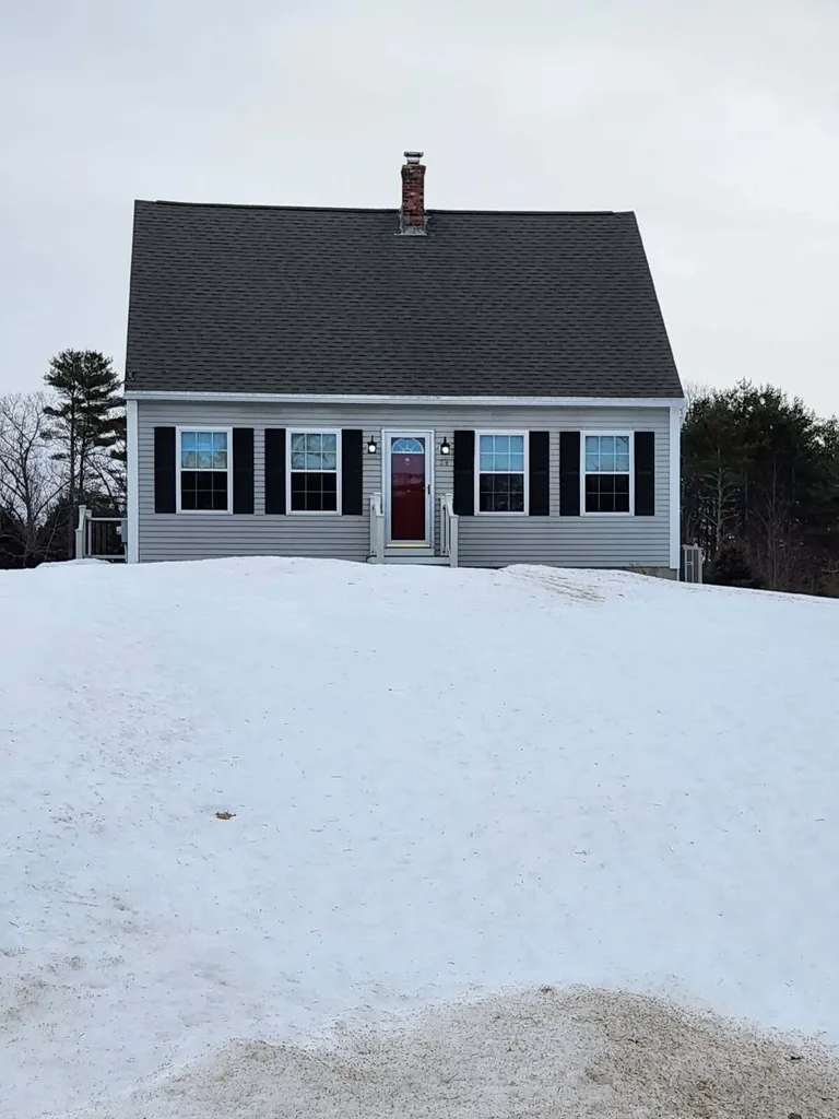 24 Lincoln Circle Windham ME 04062