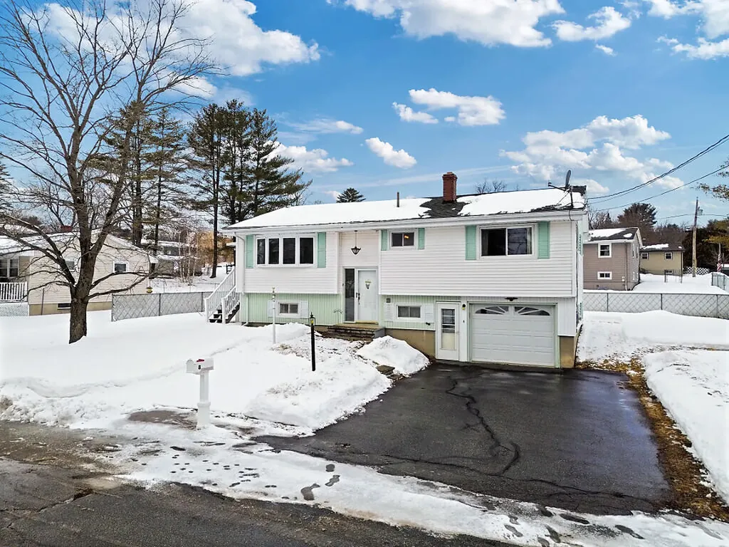 8 Treemount Drive Lewiston ME 04240