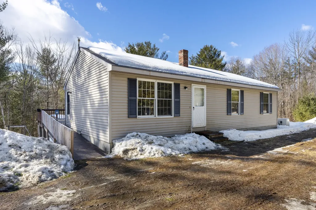 1992 North Road Mount Vernon ME 04352