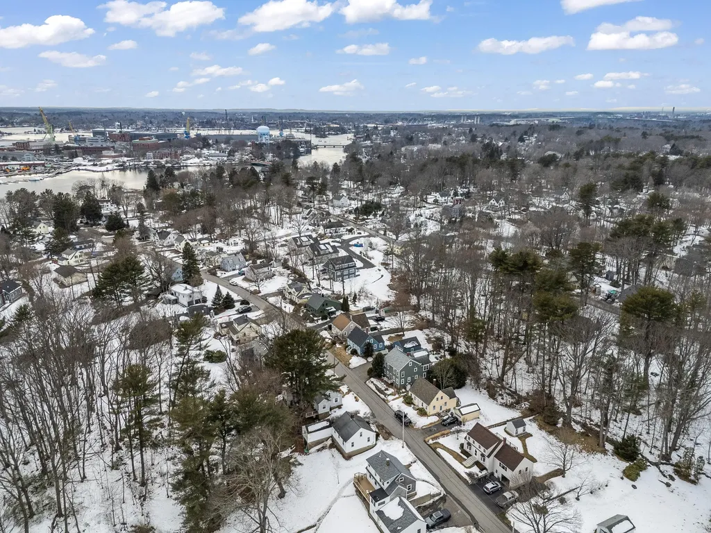52 Tilton Avenue Kittery ME 03904