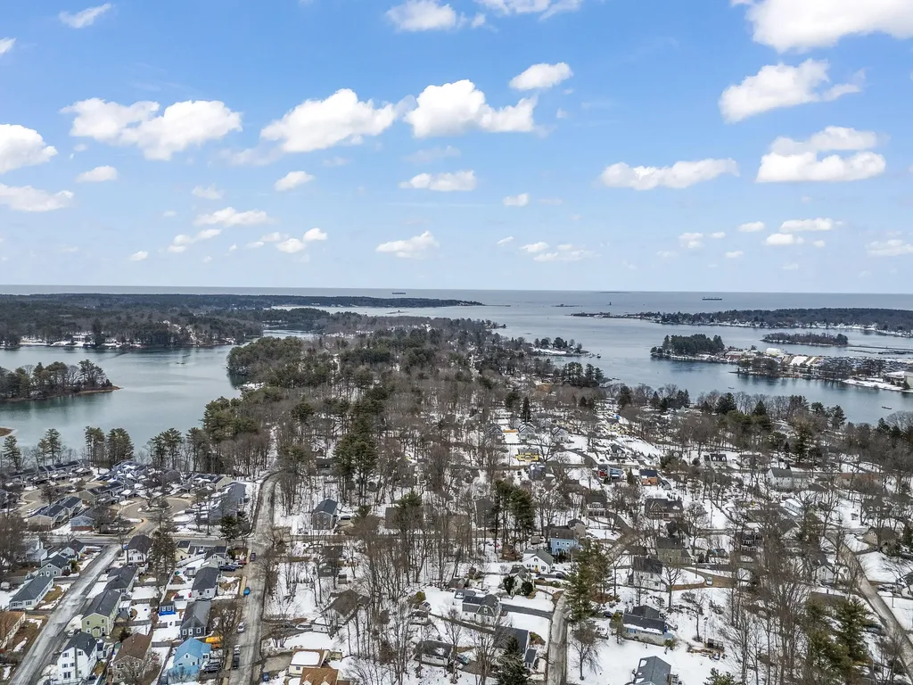 52 Tilton Avenue Kittery ME 03904