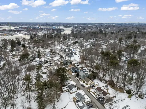52 Tilton Avenue Kittery ME 03904