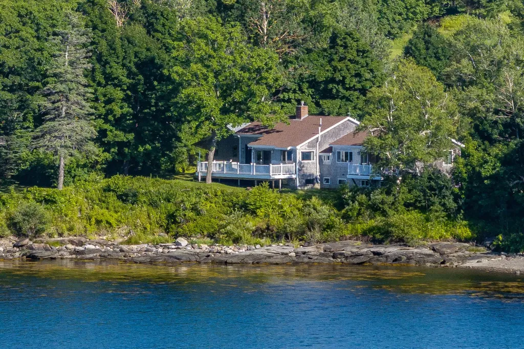 29 Lowell Ledge Lane Owls Head ME 04854