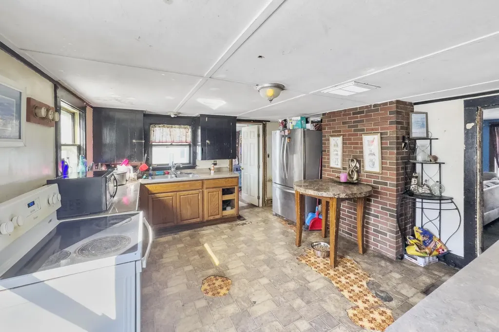 102 Beechwood Street Thomaston ME 04861