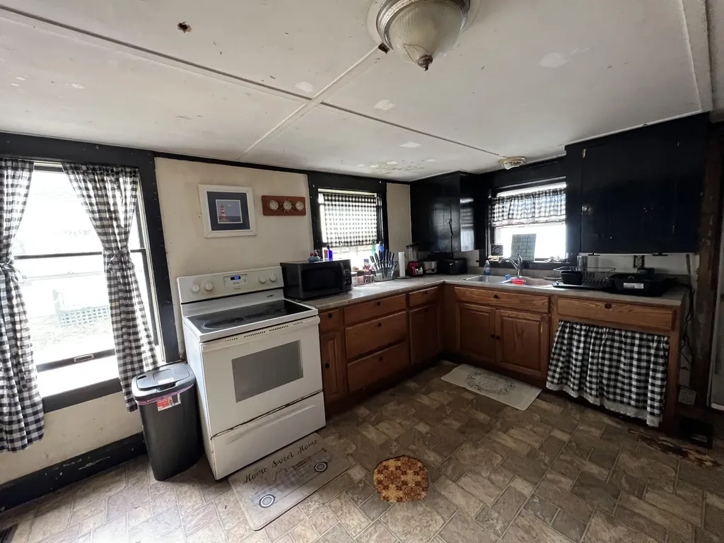 102 Beechwood Street Thomaston ME 04861
