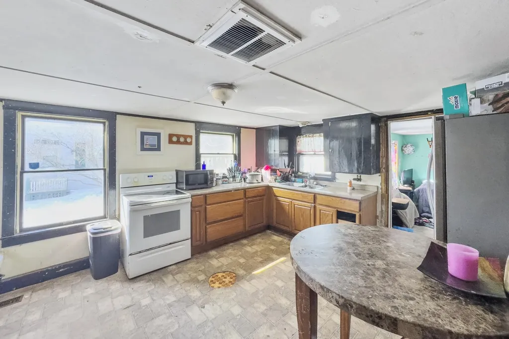 102 Beechwood Street Thomaston ME 04861