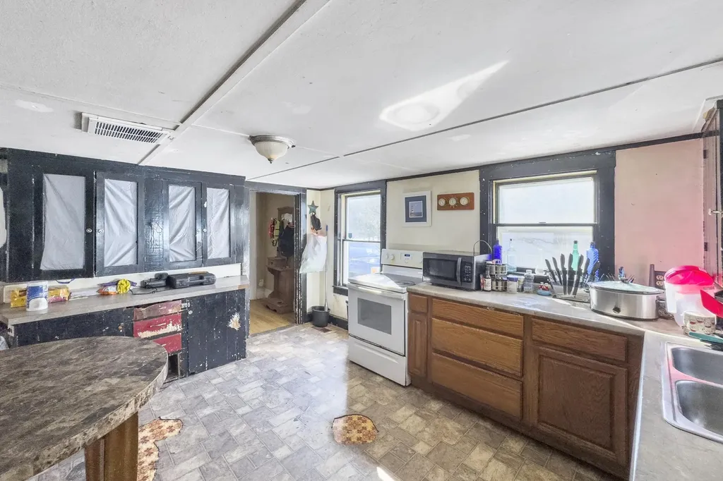 102 Beechwood Street Thomaston ME 04861