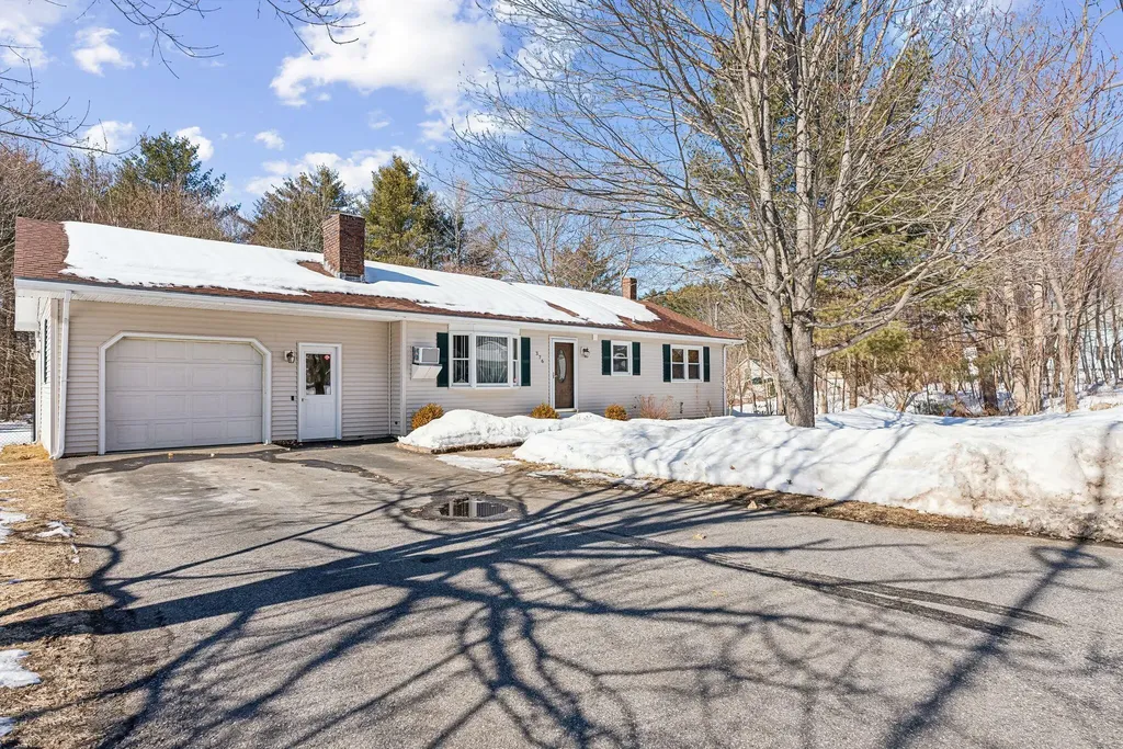 376 Pond Road Lewiston ME 04240