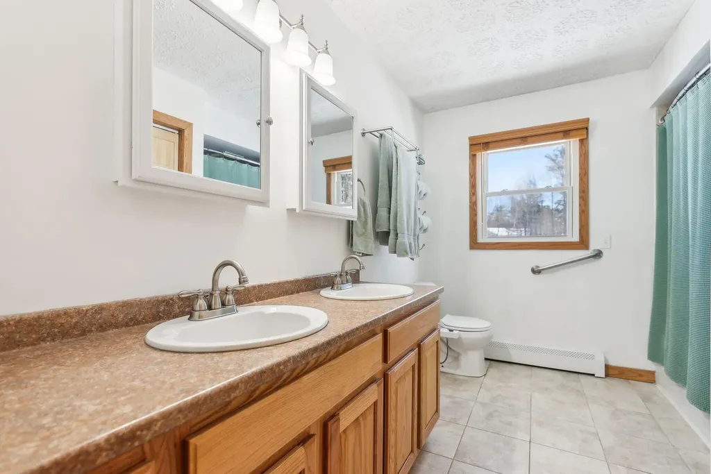 376 Pond Road Lewiston ME 04240