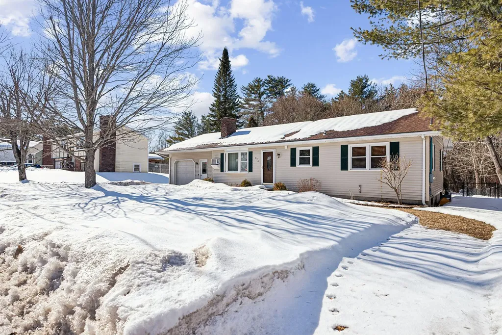376 Pond Road Lewiston ME 04240