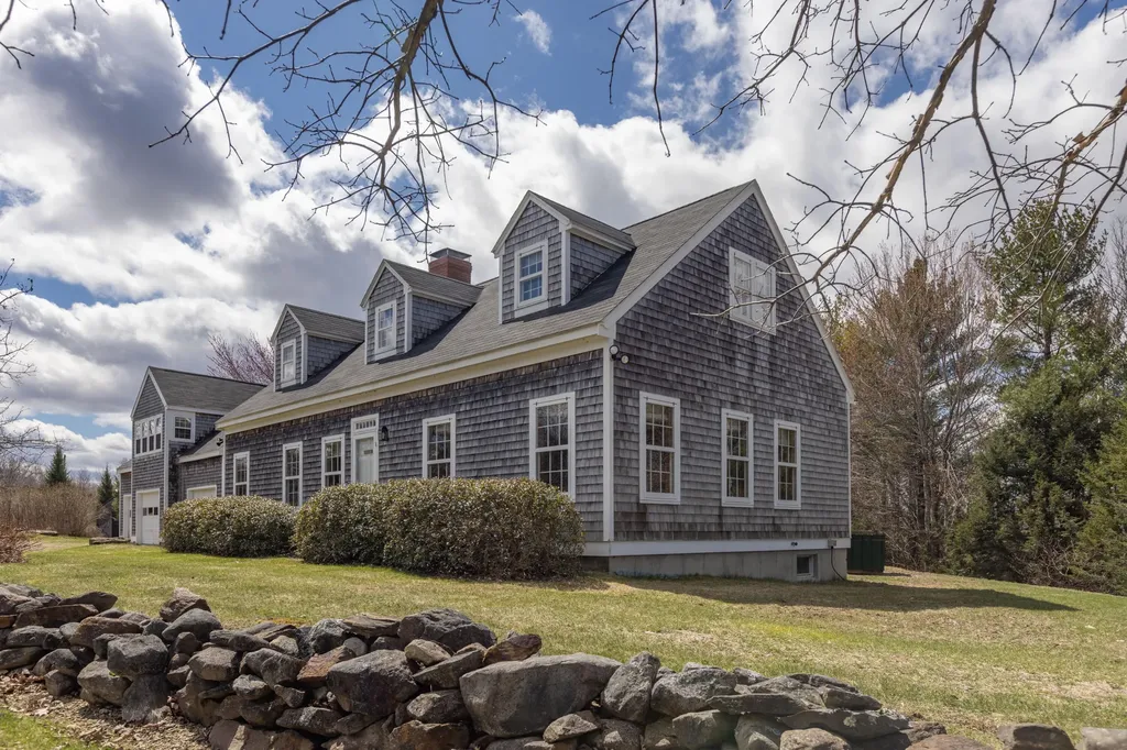 76 Jackson Road Hope ME 04847
