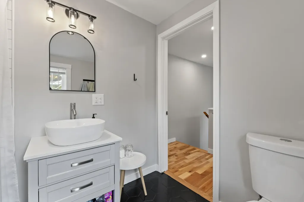 7 Vernon Street Saco ME 04072