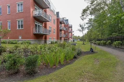 75 Mcauley Way Portland ME 04103