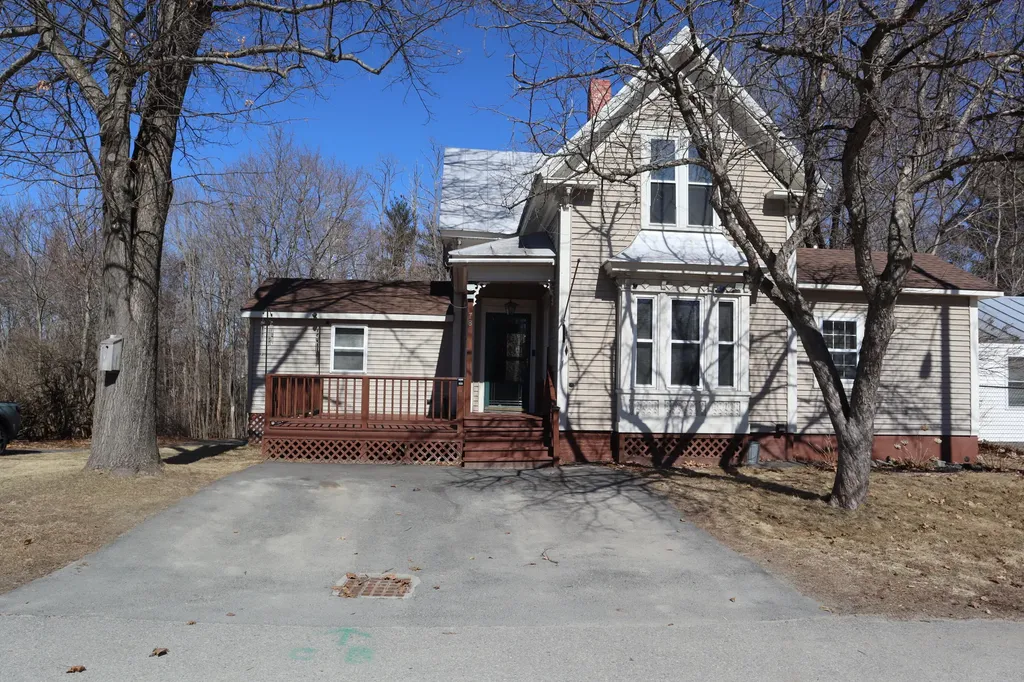 78 Mount Pleasant Avenue Skowhegan ME 04976