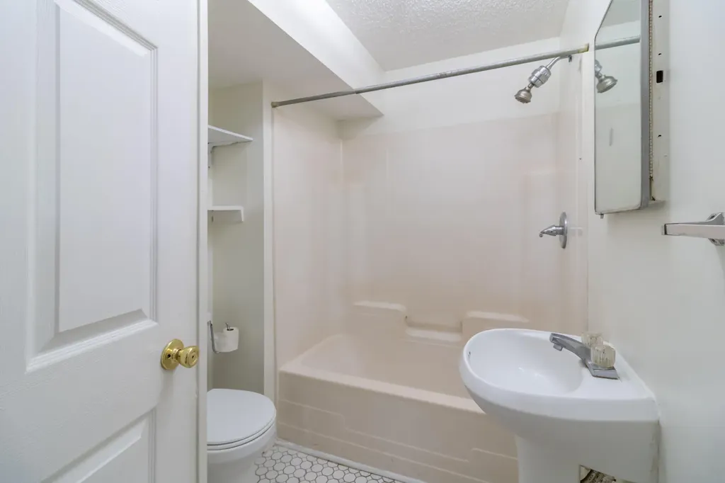 3108 Broadway Glenburn ME 04401