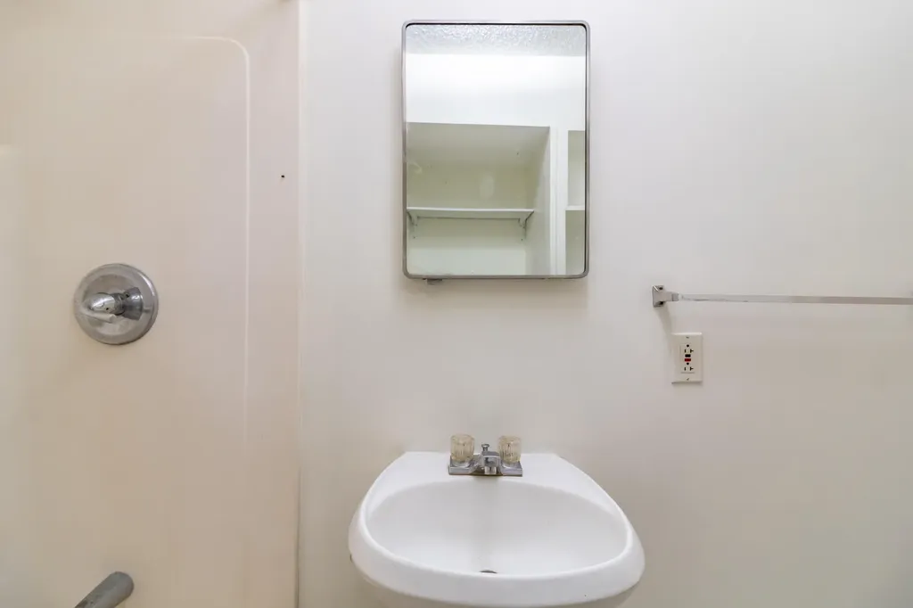 3108 Broadway Glenburn ME 04401