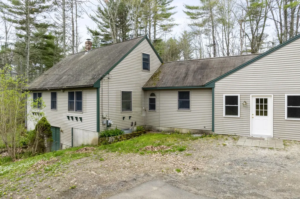 16 Hanna Lane Bristol ME 04539
