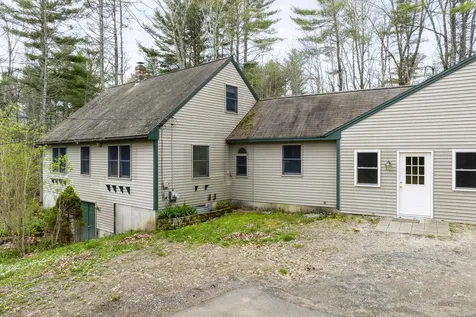 16 Hanna Lane Bristol ME 04539