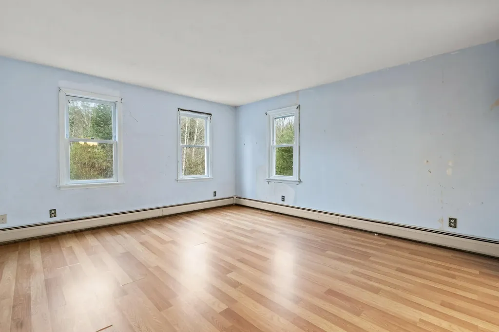 13 Maxwell Road Sabattus ME 04280