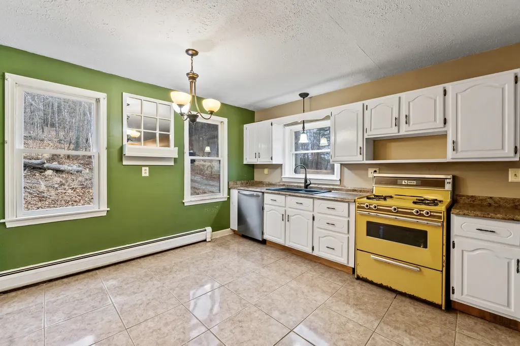 13 Maxwell Road Sabattus ME 04280