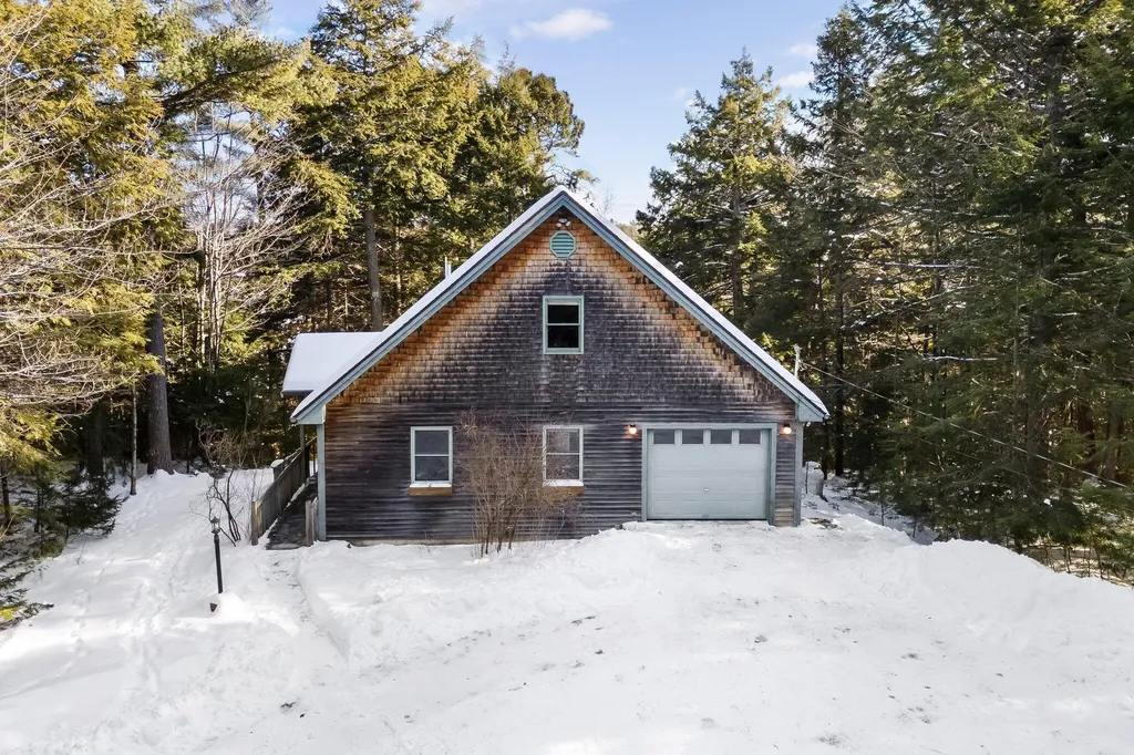 11 Evergreen Heights Liberty ME 04949