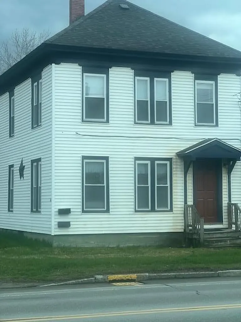 68 W West Broadway Lincoln ME 04457