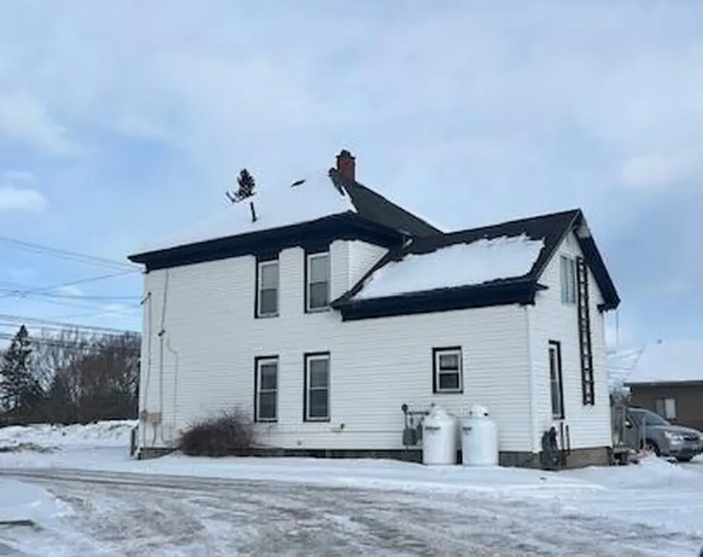 68 W West Broadway Lincoln ME 04457