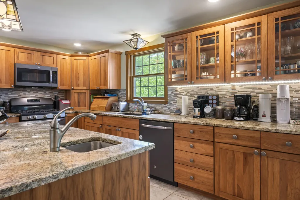 25 Sandy Cove Palermo ME 04354