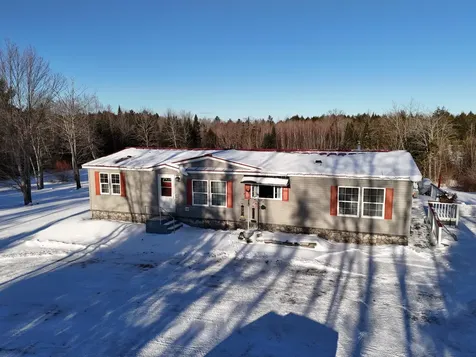 10 Twin Pond Lane China ME 04358