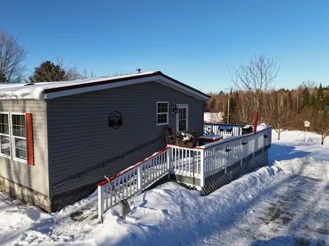 10 Twin Pond Lane China ME 04358