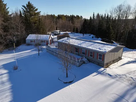10 Twin Pond Lane China ME 04358