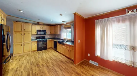 10 Twin Pond Lane China ME 04358