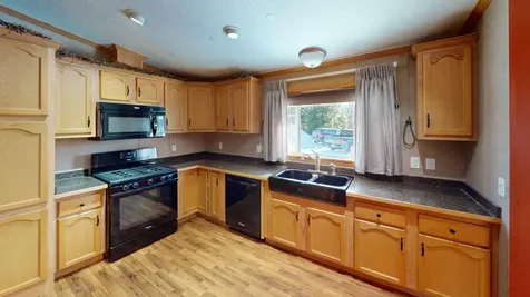 10 Twin Pond Lane China ME 04358