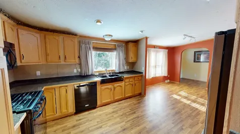 10 Twin Pond Lane China ME 04358