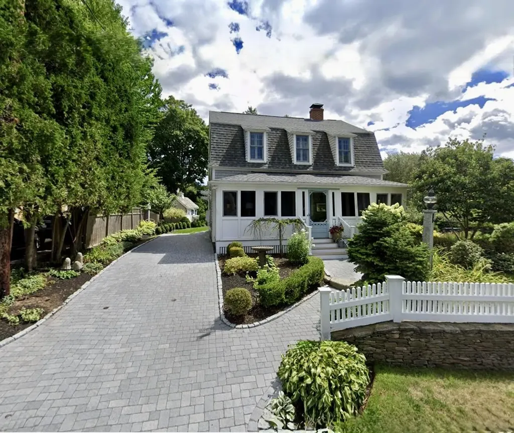 2 Wallace Street Kennebunk ME 04043