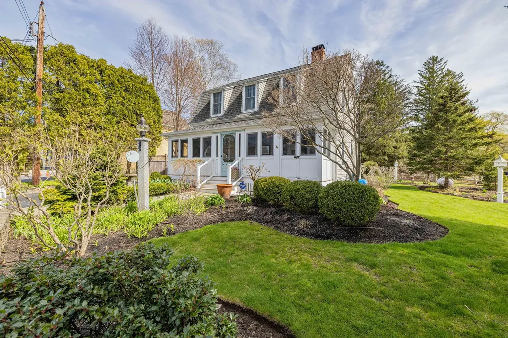 2 Wallace Street Kennebunk ME 04043