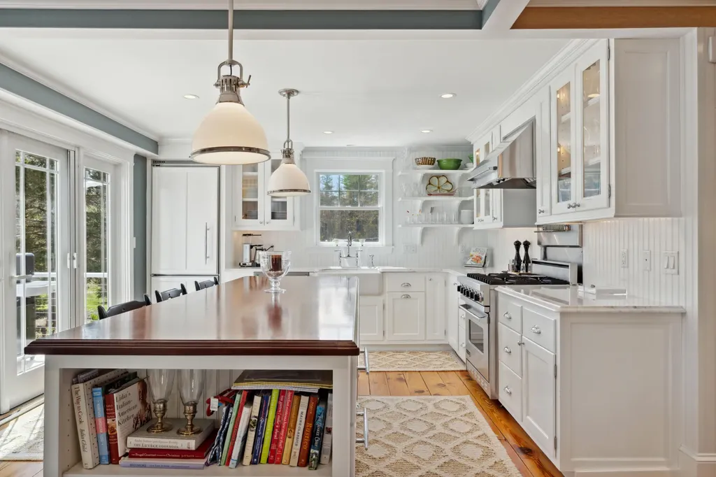 2 Wallace Street Kennebunk ME 04043