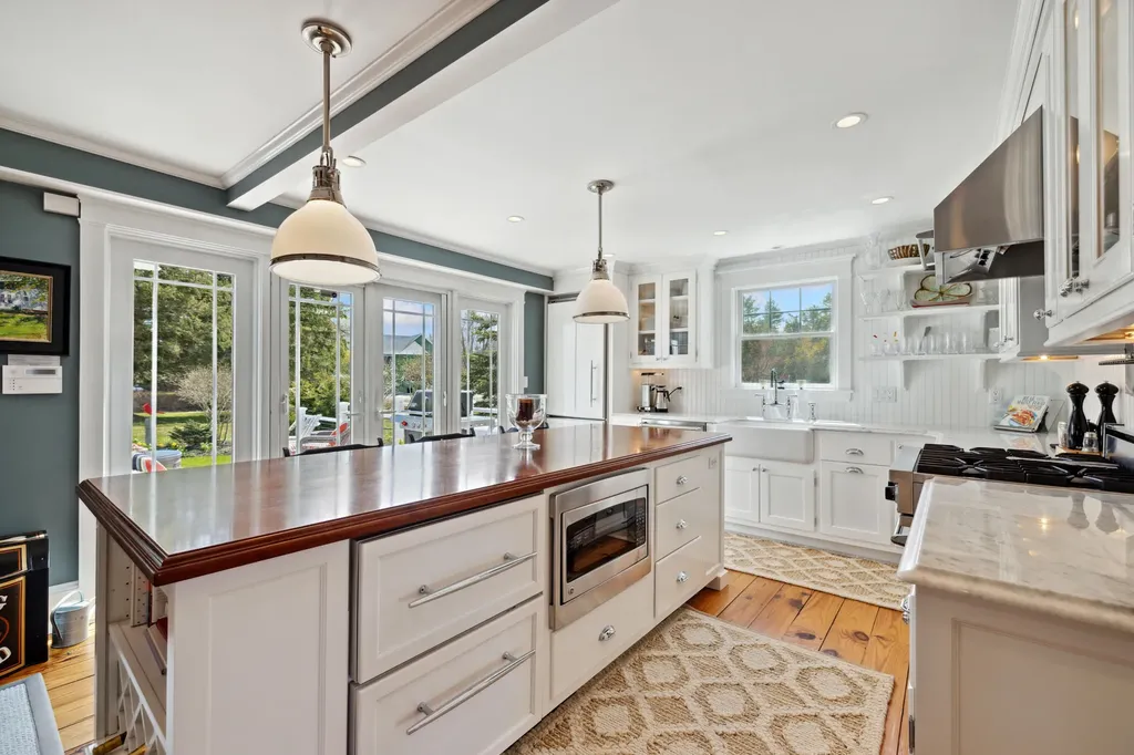 2 Wallace Street Kennebunk ME 04043